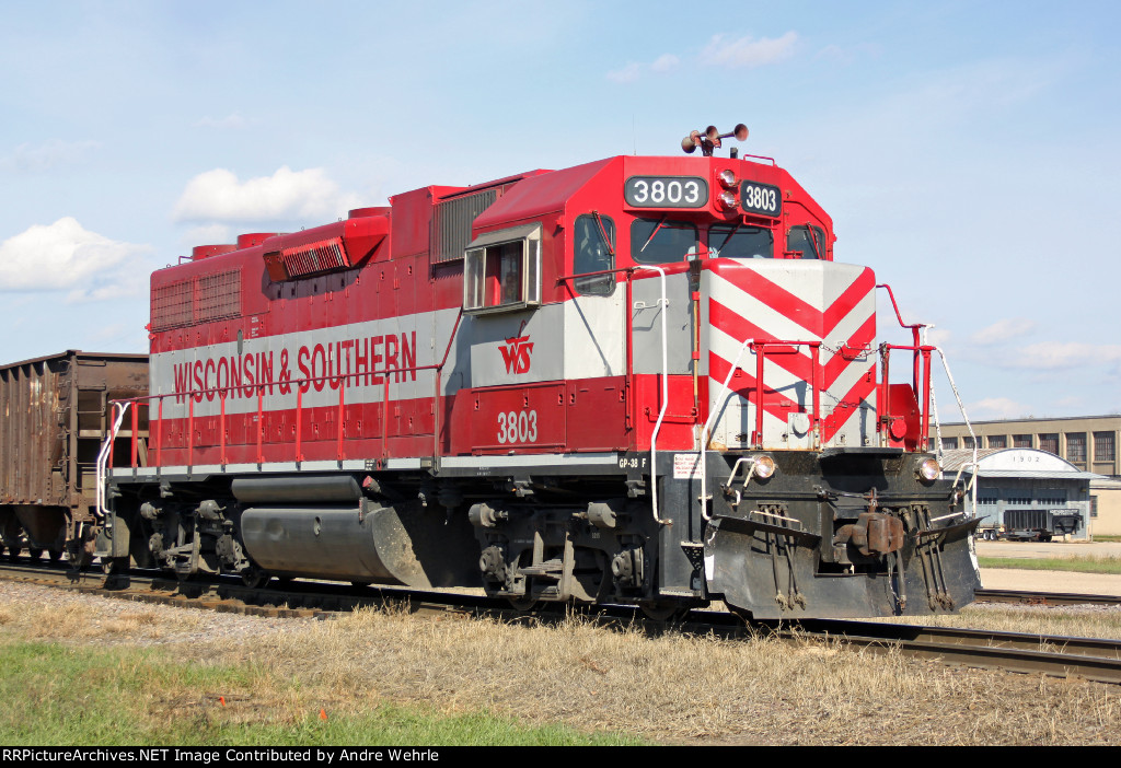 WSOR 3803 after shoving L464 into the yard